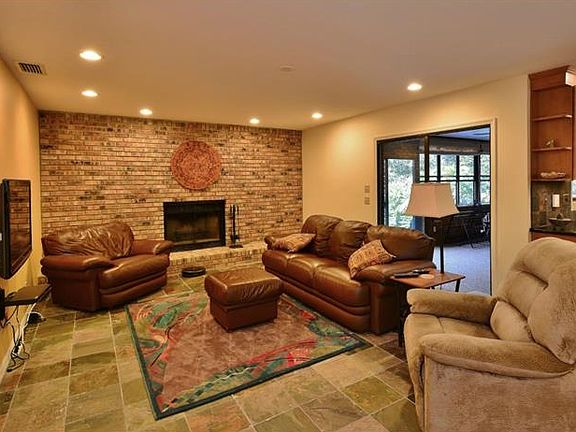 5th image of 2070 Stratford Dr