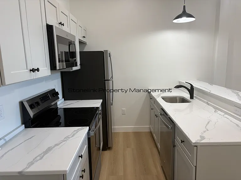 265 Manton Ave — Photo 21