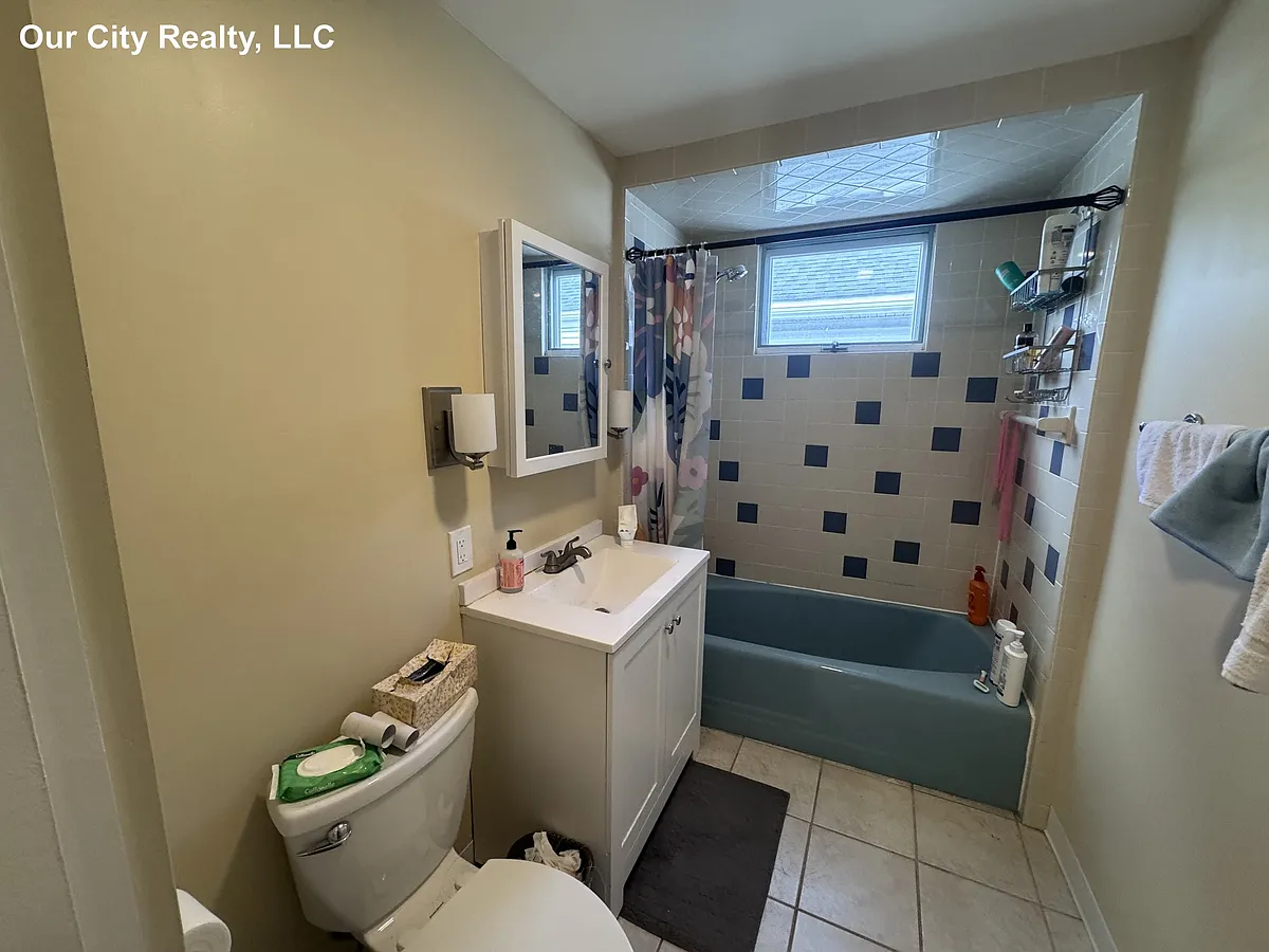 Building Photo - 58 Stanley Ave #1B