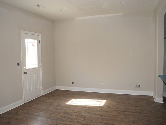 5th image of 327 Fallow Cir #1203