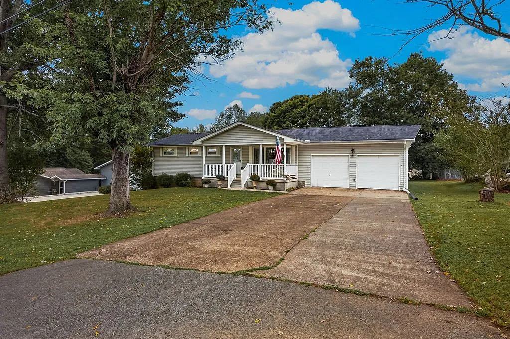 3 bed, 2.5 bath, 1720 sqft, $2,450 — Photo 2