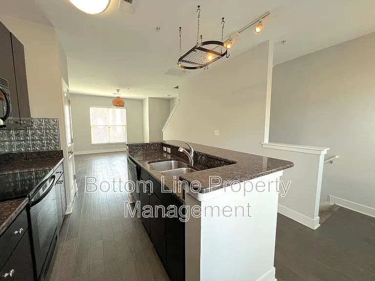 841 Seigle Point Dr — Photo 14