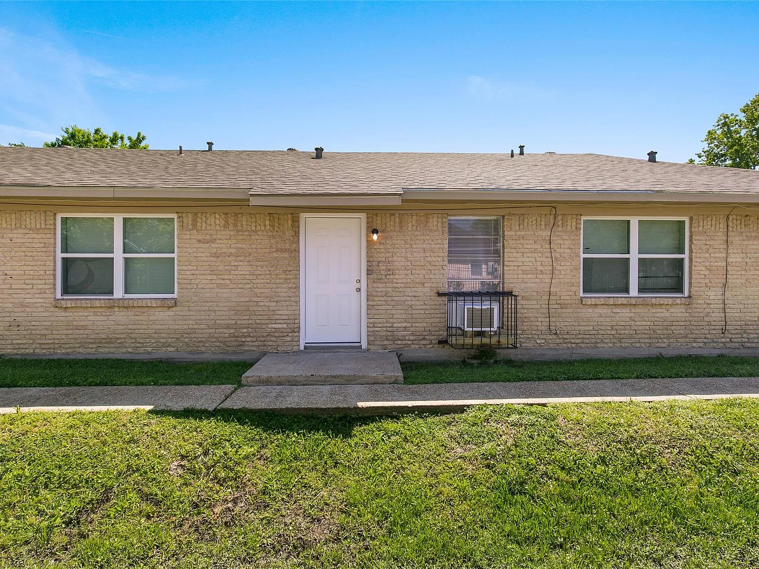 2 bed, 1.0 bath, 2184 sqft, $950 — Photo 4