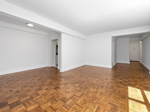 5th image of 136 E 55th St APT 5R