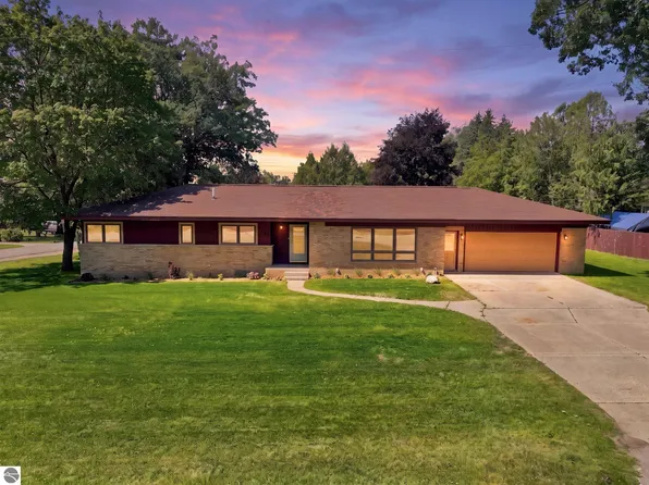 321 N Front St, Lake City, MI 49651