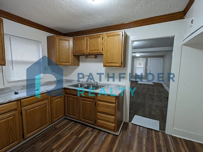 312 Ashwood Ave — Photo 5