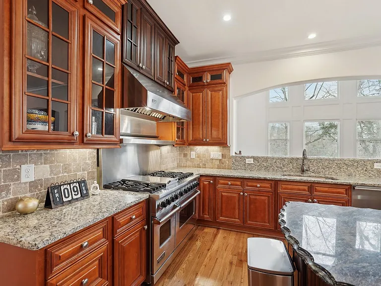 343 Summer Garden Dr — Photo 30