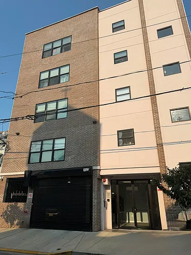 135 Beech St Photo 1