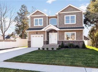 6 Lexington Ave, Merrick, NY 11566