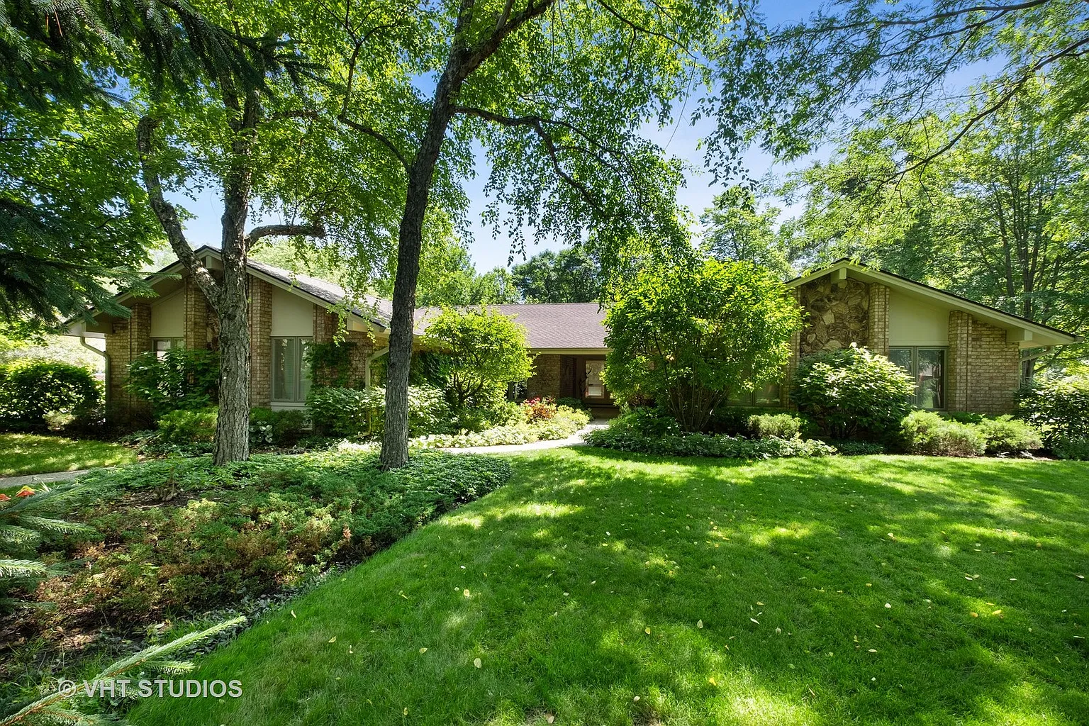 1743 Clendenin Ln photo 1