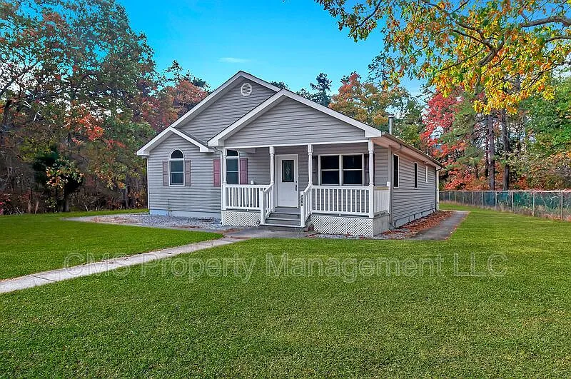 Building Photo - 756 Lakehurst Rd #A