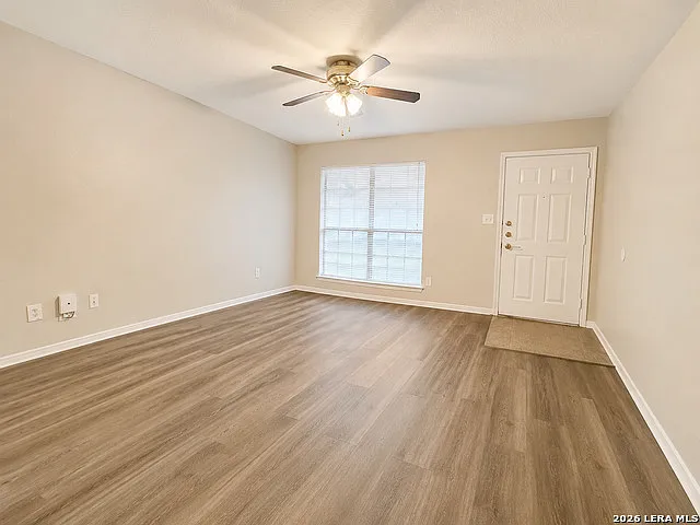 3 bed, 2.5 bath, 1346 sqft, $1,575 — Photo 2