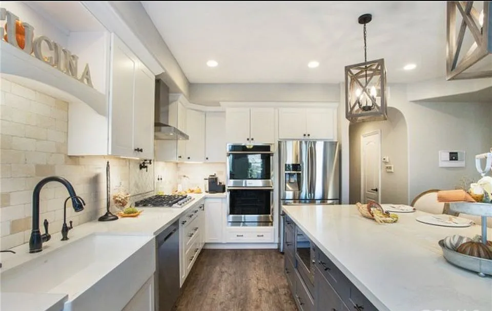 4 bed, 3.0 bath, 3300 sqft, $6,800 — Photo 1