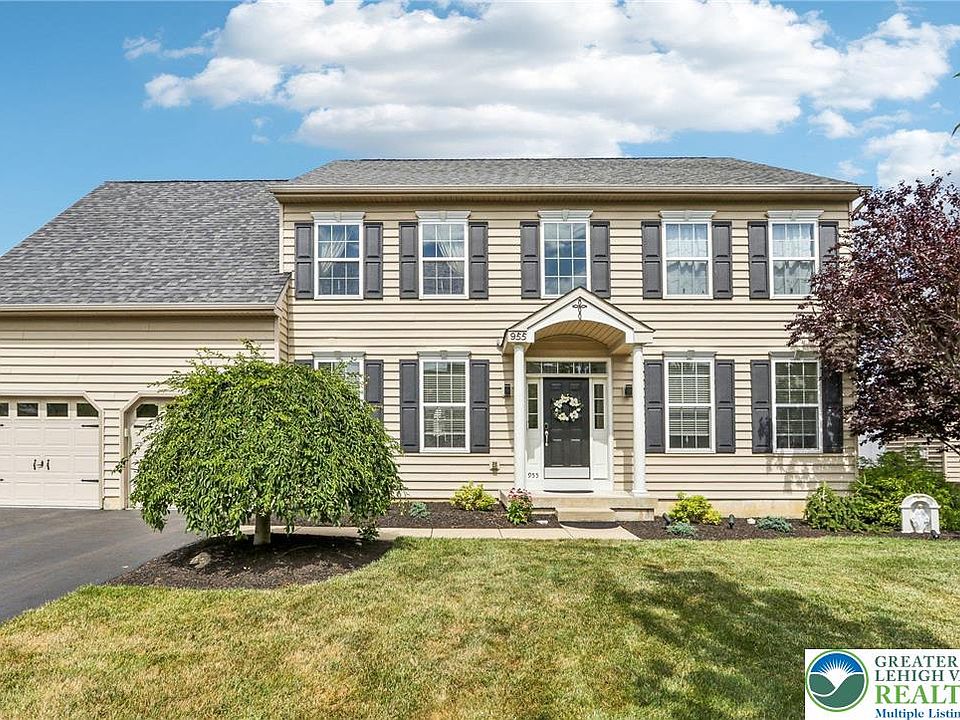 1st image of 955 Yorkshire Dr