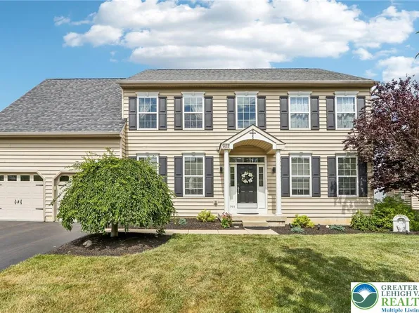 955 Yorkshire Dr, Breinigsville, PA 18031