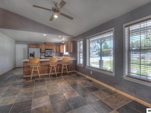4th image of 300 Cambridge Ct