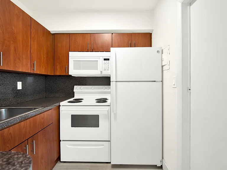 416 Santander Aveapt O — Photo 2