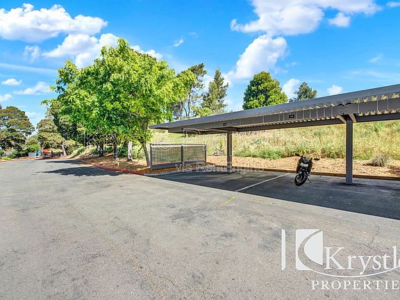 3rd image of 900 Cambridge Dr Unit 176