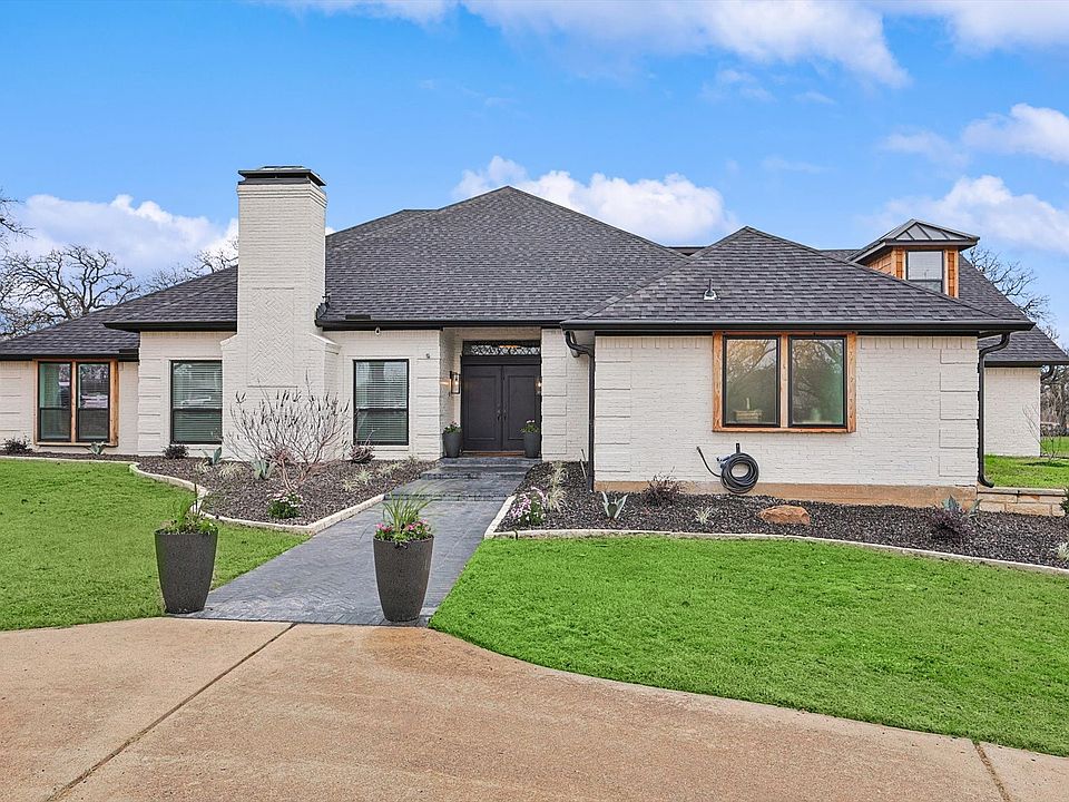 1st image of 158 Green Oaks Dr