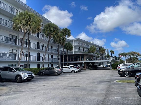 4th image of 9235 8th St #209