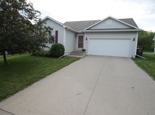 2512 Whispering Ridge Dr, Des Moines, IA 50320