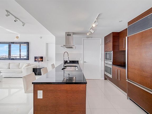 5th image of 495 Brickell Ave APT 1611