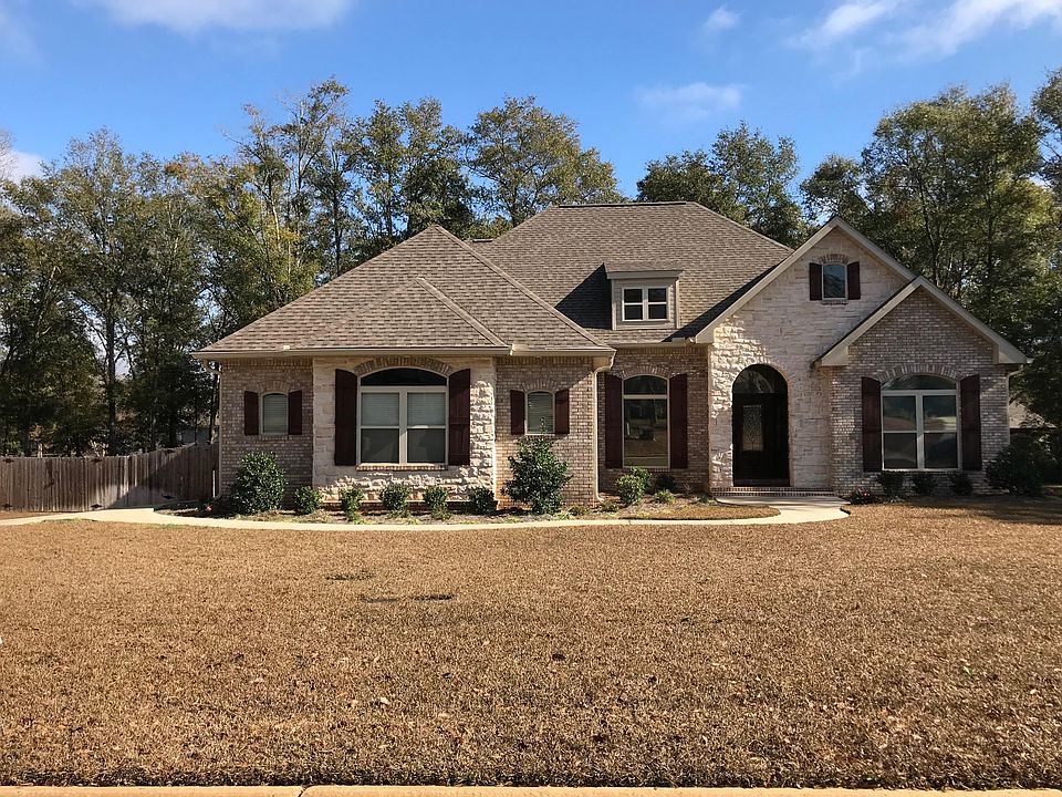 1st image of 2706 Peachtree Dr