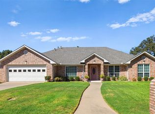 16 Lillis Park Cir, Denison, TX 75020