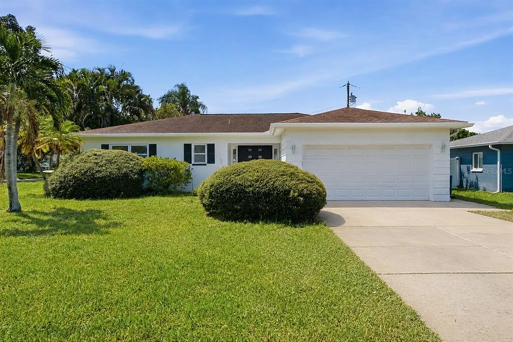 3 bed, 2.0 bath, 1755 sqft, $3,999 — Photo 1