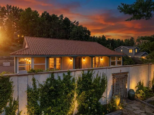 420 W Fairview St, Harbor Springs, MI 49740