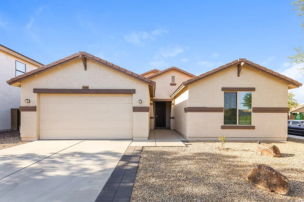 4 bed, 2.0 bath, 2309 sqft, $2,480 — Photo 1
