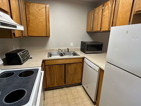 5th image of 1317 Airport Dr APT F13