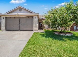 9936 Blue Bell Dr, Fort Worth, TX 76108