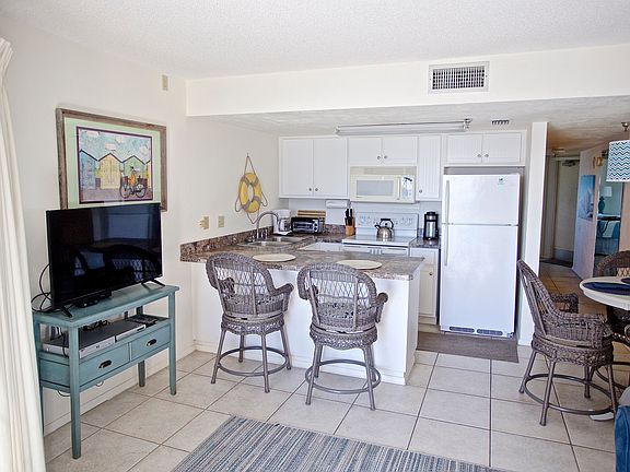 4th image of 3647 S Atlantic Ave #4A