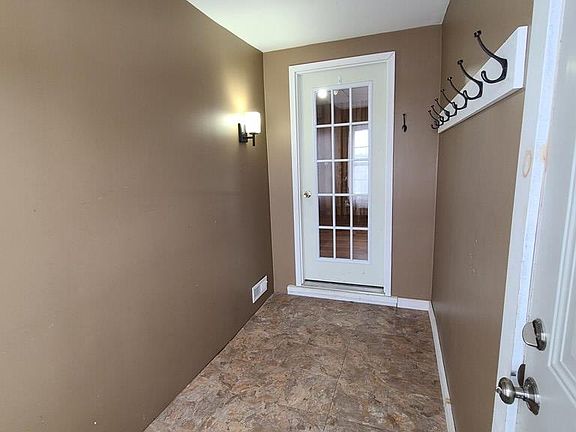 3rd image of 215 Home St