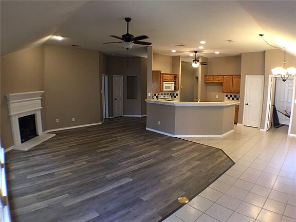 2nd image of 917 Churchhill Dr