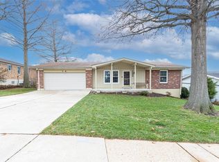 1268 Woodridge Trails Dr, Fenton, MO 63026