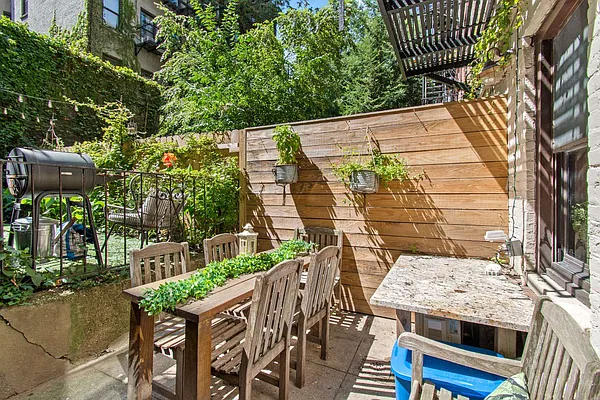 Sold by HomeDax Real Estate | media 11