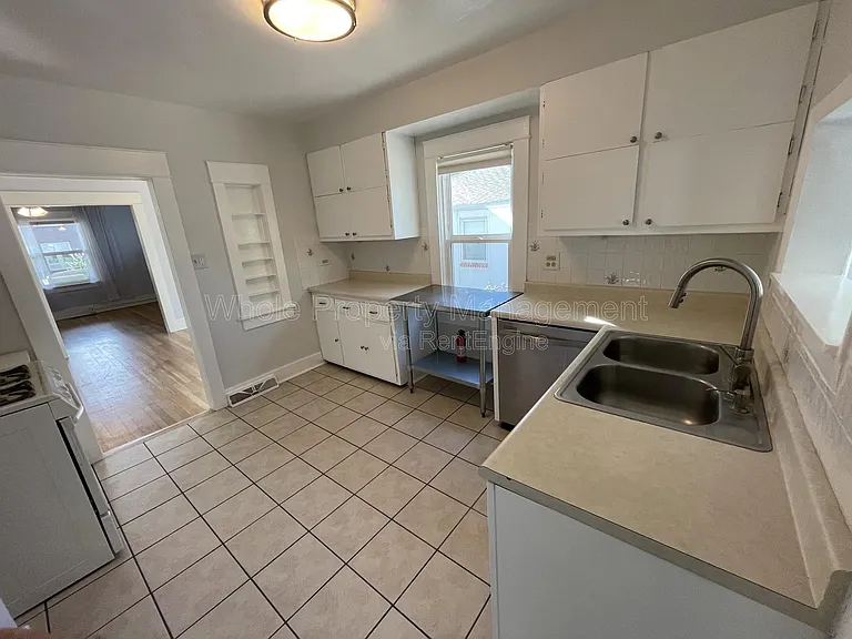 4909 Beach Ct — Photo 12