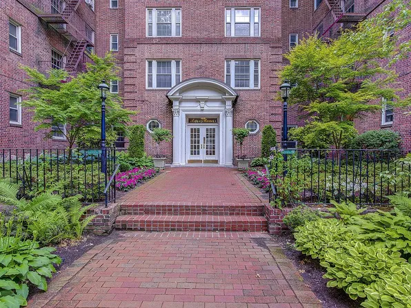 117 1st Park Unit A1n, Howard Beach, NY 11414