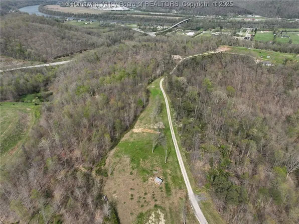 105 Red Knob Rd, Fraziers Bottom, WV 25082
