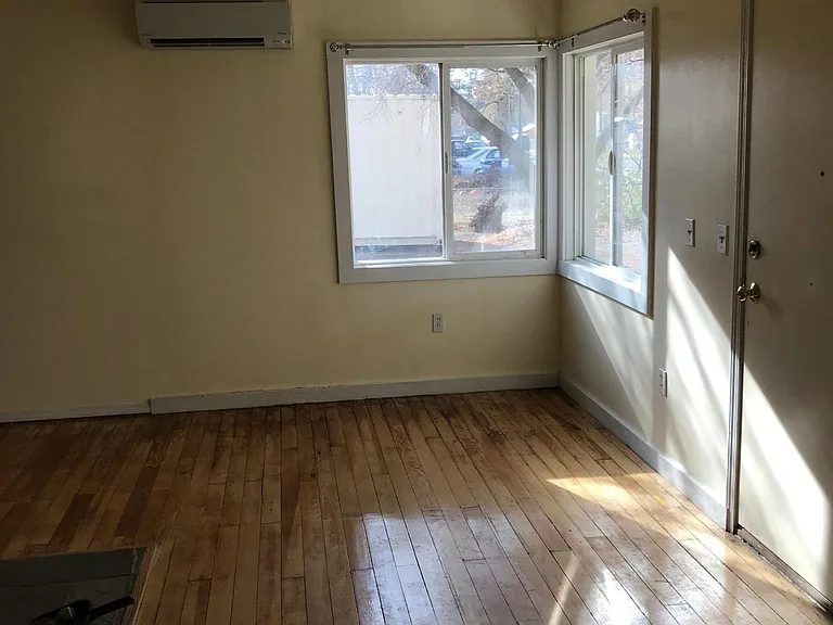 315 E 47th St — Photo 3