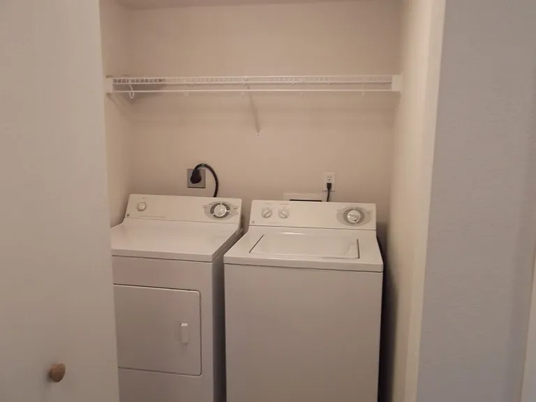 Country Club Apartments — Photo 9