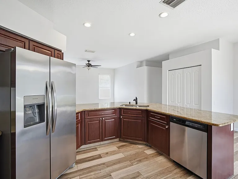 9810 Bennington Dr — Photo 8