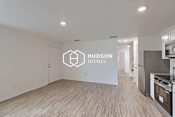 1312 Oak St — Photo 5