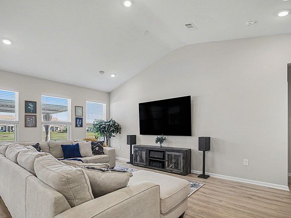 5th image of 5020 Vinesia Dr.