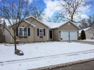 10268 Ashwood Forest Dr, Osceola, IN 46561