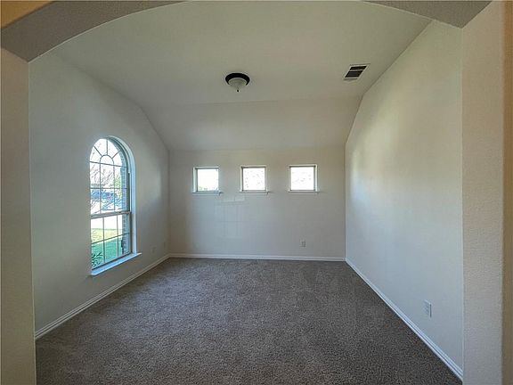 4th image of 709 N Emory Cv