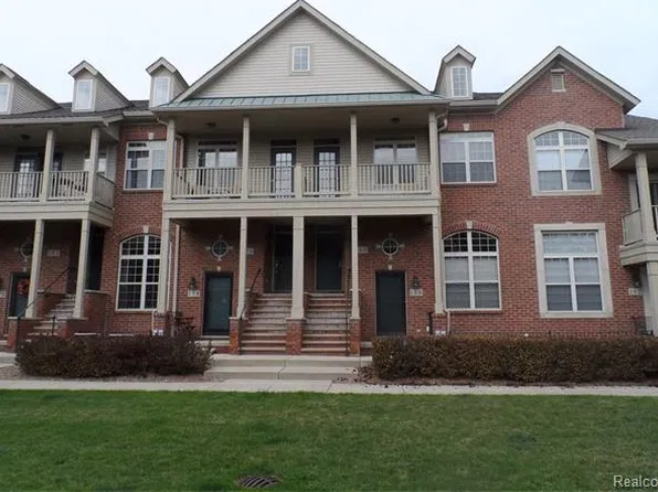 160 Sandy Ln #1, Walled Lake, MI 48390