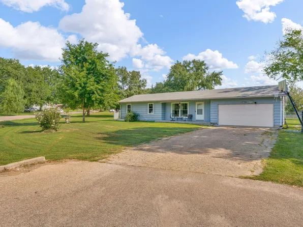 4710 NW Hiawatha Pl, Topeka, KS 66618